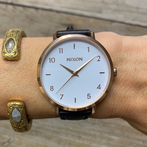 nixon arrow watch